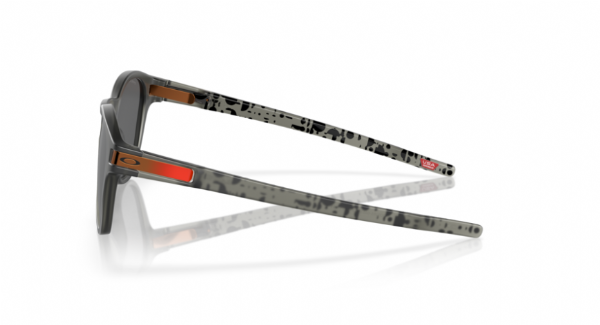 Oakley-Latch-Matte-Grey-Smoke-Prizm-Black