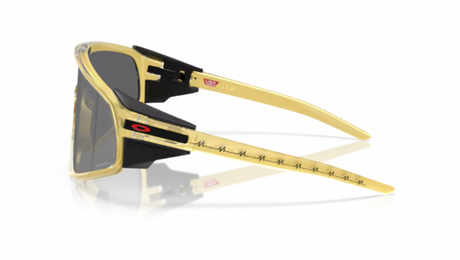 Oakley-Latch-Panel-P-Mahomes-Gold-Glass-Prizm-Black