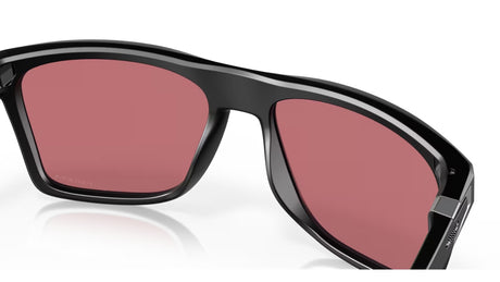 Oakley Leffingwell Matte Black Prizm Dark Golf achterzijde nabij