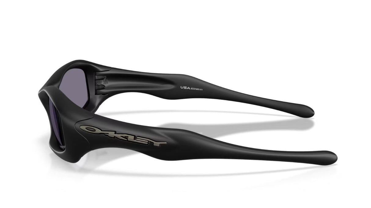 Oakley-Muzm-Fatcat-Matte-Black-Prizm-Grey-Zijaanzicht