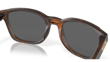 Oakley Ojector Matte Brown Tortoise Prizm Black achterzijde nabij