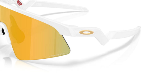 Oakley-Resisto-Sweep-Matte-White-Prizm-24K-Nabij