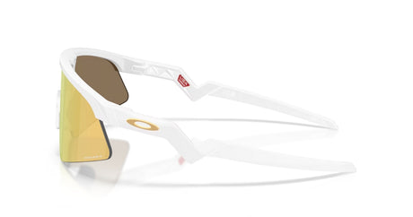 Oakley-Resisto-Sweep-Matte-White-Prizm-24K-Zijaanzicht