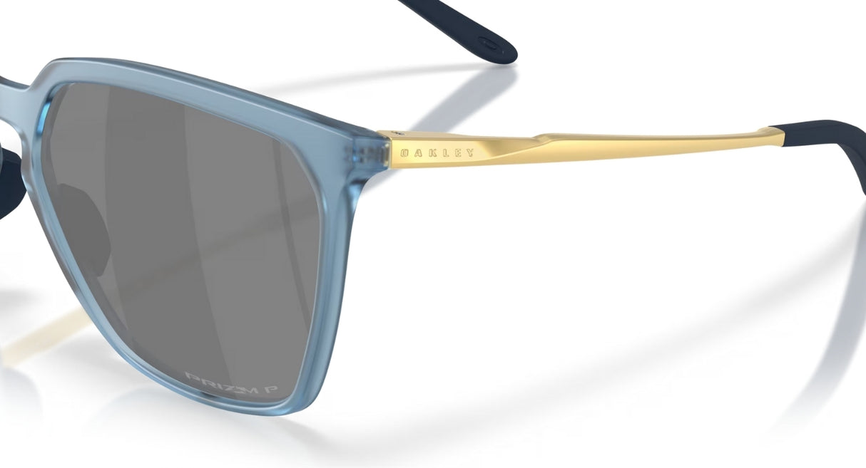 Oakley-Sielo-Sq-Matte-Transparant-Abbys-Prizm-Black-Polarized-nabij