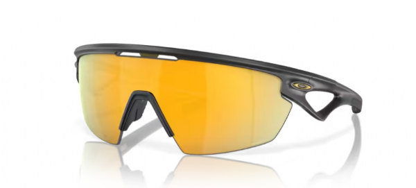 Oakley-Sphaera-Matte-Carbon-Prizm-24K-Polarized-schuin