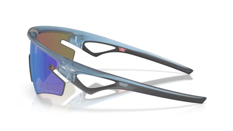 Oakley-Sphaera-Slash-Matte-Trans-Stonewash-Prizm-Sapphire-Polarized-zijkant