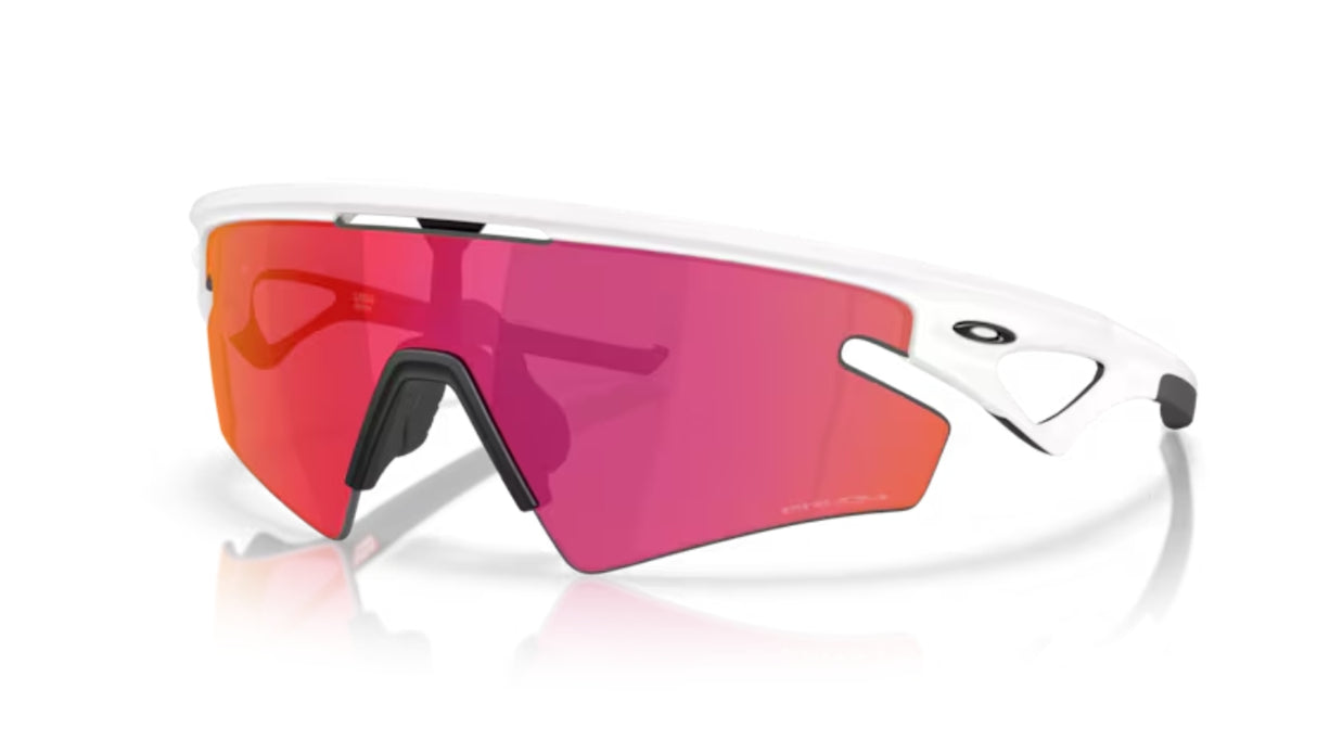 Oakley-Sphaera-Slash-Matte-White-Prizm-Field-schuin