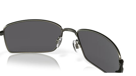 Oakley Square Wire Carbon Grey Polarized achterzijde schuin