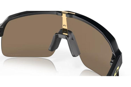 Oakley-Sutro-Lite-Matte-Carbon-Prizm-24K1-achterkant