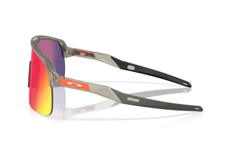 Oakley-Sutro-Lite-Matte-Grey-Prizm-Road1-zijkant