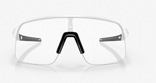 Oakley-Sutro-Lite-Matte-White-Clear-to-black-Photochromic-voorkant