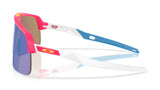 Oakley-Sutro-Lite-Neon-Roze-Prizm-Sapphire-Zijaanzicht
