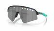 Oakley Sutro Lite Sweep sportbril in Dark Galaxy met Prizm Black Vented lens, ideaal voor zonnige dagen.