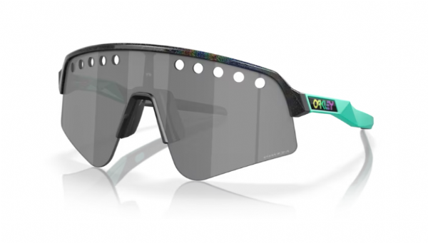 Oakley Sutro Lite Sweep sportbril in Dark Galaxy met Prizm Black Vented lens, ideaal voor zonnige dagen.