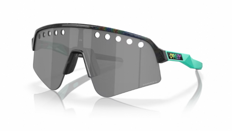 Oakley Sutro Lite Sweep sportbril in Dark Galaxy met Prizm Black Vented lens, ideaal voor zonnige dagen.