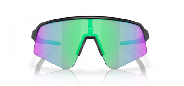 Vooraanzicht van de Oakley Sutro Lite Sweep sportbril in Matte Black met Prizm Golf lens, ontworpen voor verbeterd contrast op de green.
