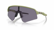Oakley Sutro Lite Sweep sportbril in Matte Fern met Prizm Grey lens, ideaal voor licht bewolkte dagen