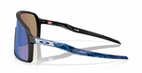 Oakley-Sutro-Matte-Black-Prizm-Sapphire-zijkant