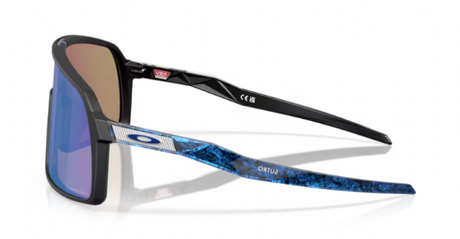 Oakley-Sutro-Matte-Black-Prizm-Sapphire-zijkant