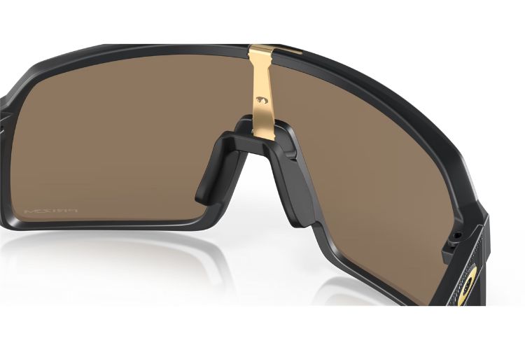 Oakley-Sutro-Matte-Carbon-Prizm-24K-achterkant