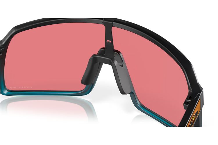 Oakley-Sutro-Matte-Trans-Balsam-Fade-Prizm-Trail-Torch-achterkant