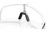 Oakley-Sutro-Matte-White-Clear-to-black-photochromic-achterkant