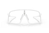 Oakley-Sutro-Matte-White-Clear-to-black-photochromic-voorkant