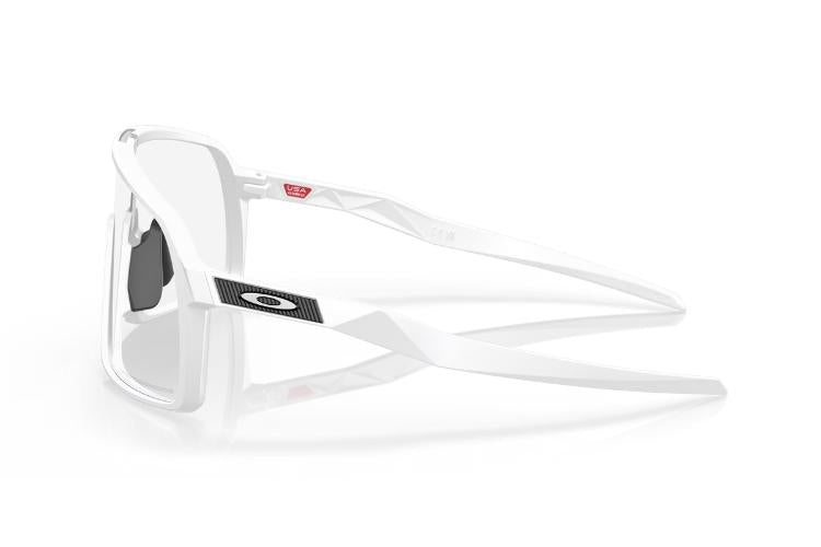 Oakley-Sutro-Matte-White-Clear-to-black-photochromic-zijkant