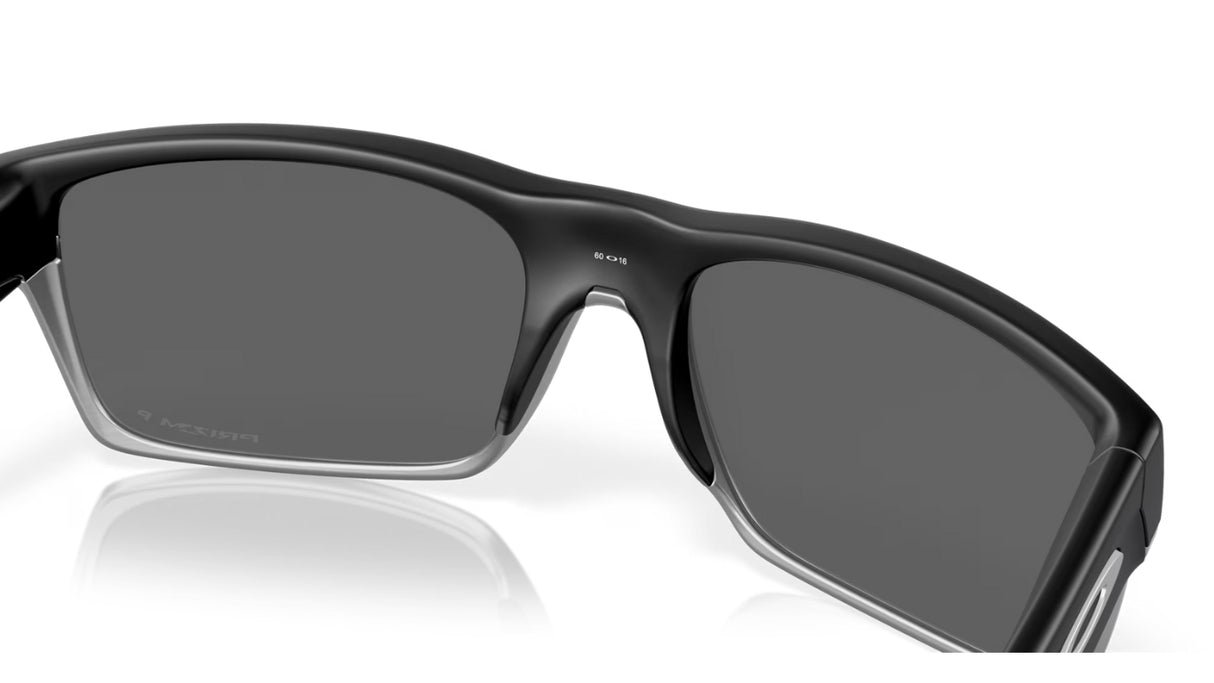 Oakley TwoFace Matte Black Prizm Black Polarized achterzijde nabij