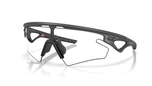 Oakley-Sphaera-Slash-Carbon-Clear-to-black-photochromic-01