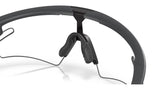 Oakley-Sphaera-Slash-Carbon-Clear-to-black-photochromic-04