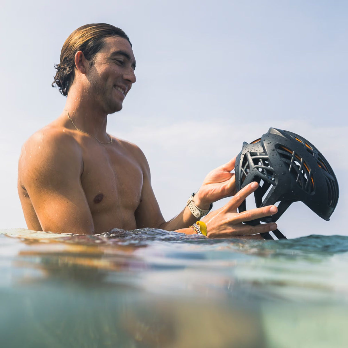 Oakley-WTR-Icon-Surf-helm-matte-black-05