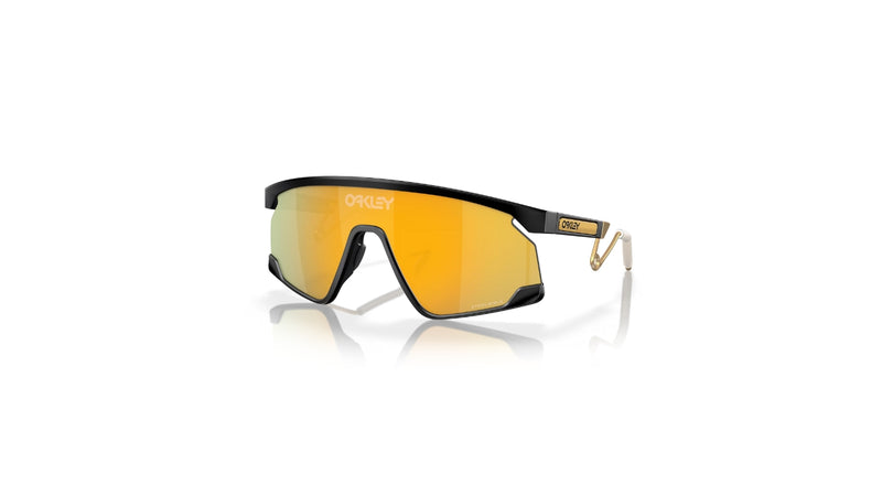 Oakley BXTR Metal collectie, stijlvolle sportbril met UV-bescherming, verkrijgbaar bij Sportbrillenshop.nl