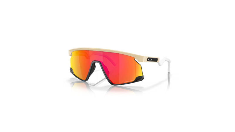 Oakley BXTR collectie, stijlvolle sportbril met UV-bescherming, verkrijgbaar bij Sportbrillenshop.nl