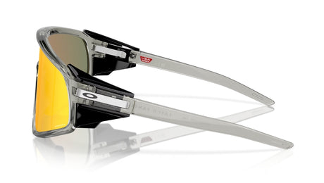 Oakley Latch Panel Grey Ink/ Prizm Ruby Zijkant
