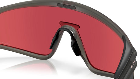 Oakley Latch Panel Matte Grey Smoke/ Prizm Snow Sapphire Achterkant