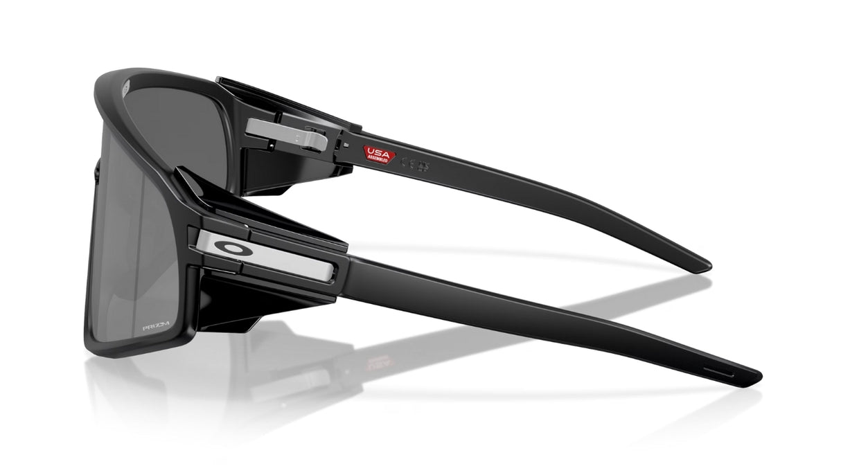 Oakley Latch Panel Matte Black /Prizm Black Zijkant