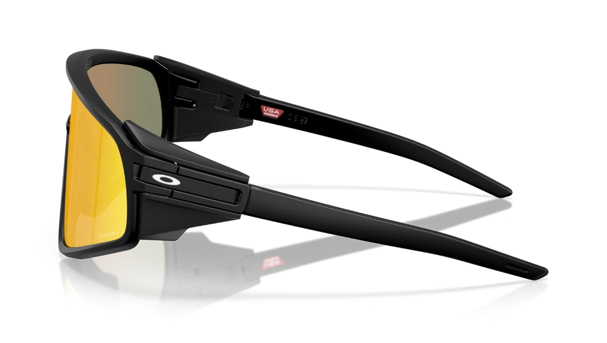 Oakley Latch Panel Matte Black/ Prizm Ruby Zijkant