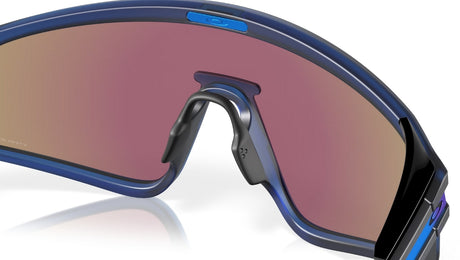 Oakley_Latch_Panel_Matte_Translucent_Navy_Prizm_Sapphire_Achterkant