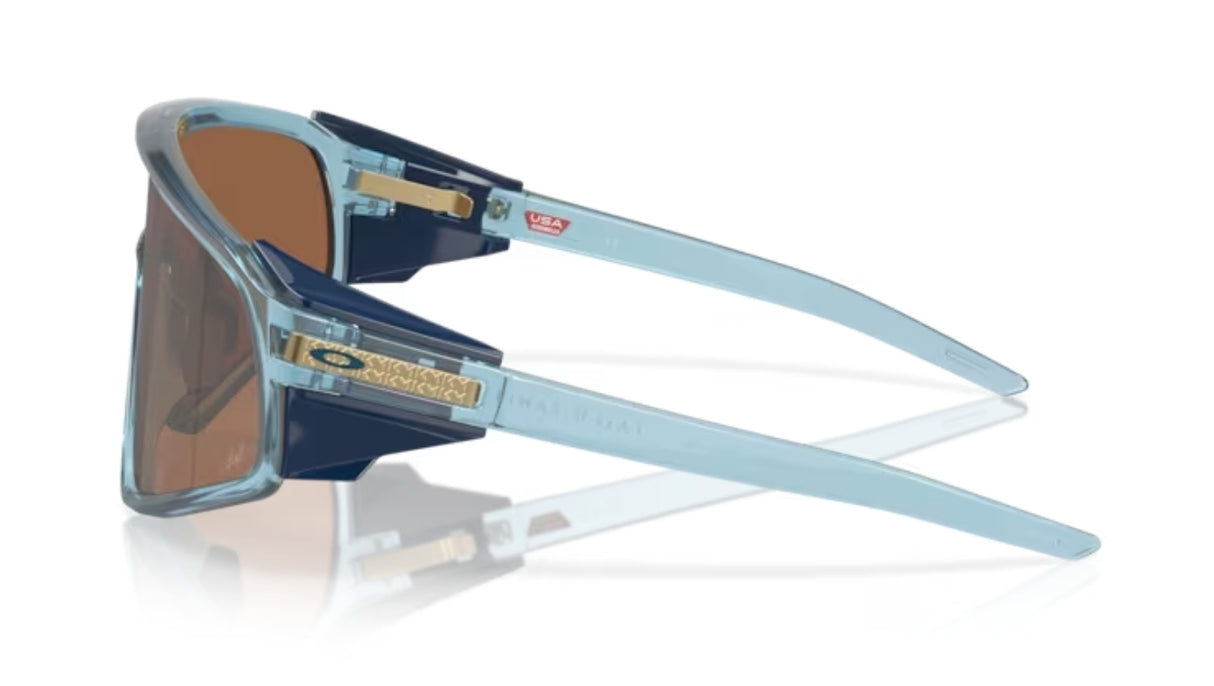 Oakley_Latch_Panel_Translucent_Stonewash_Prizm_Tungsten_Zijkant