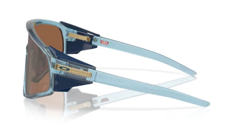 Oakley_Latch_Panel_Translucent_Stonewash_Prizm_Tungsten_Zijkant
