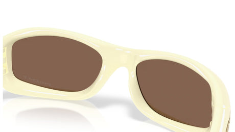 Oakley-Muzm-Fat-at-Cream-Prizm-24k-Polarized-Achterkant