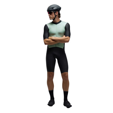 Oakley-endrance-bib-pitch-black-02