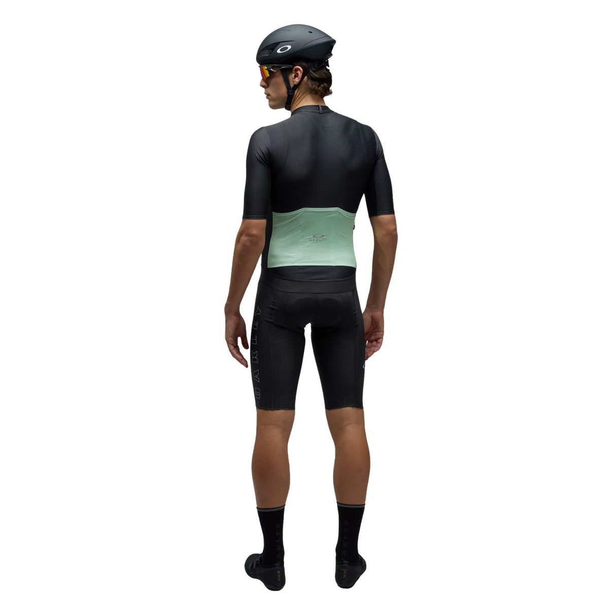 Oakley-endrance-bib-pitch-black-03