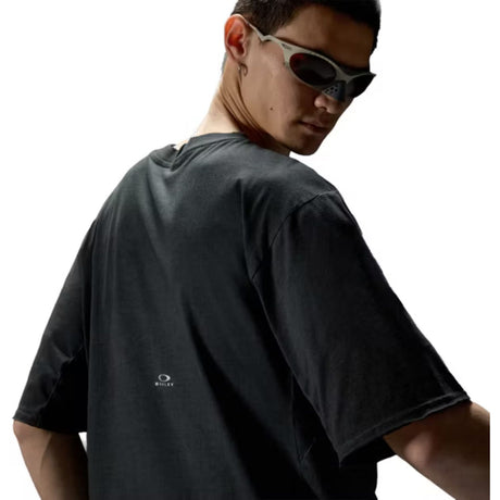 Oakley-latitude-veil-tee-pitch-black-03