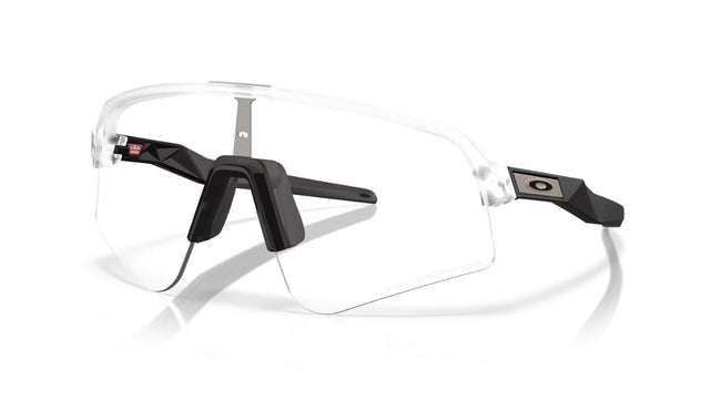 Oakley-sutro-lite-sweep-matte-clear-clear-to-black-photochromic-01
