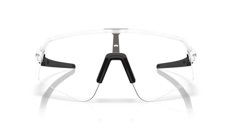 Oakley-sutro-lite-sweep-matte-clear-clear-to-black-photochromic-02