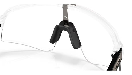 Oakley-sutro-lite-sweep-matte-clear-clear-to-black-photochromic-04