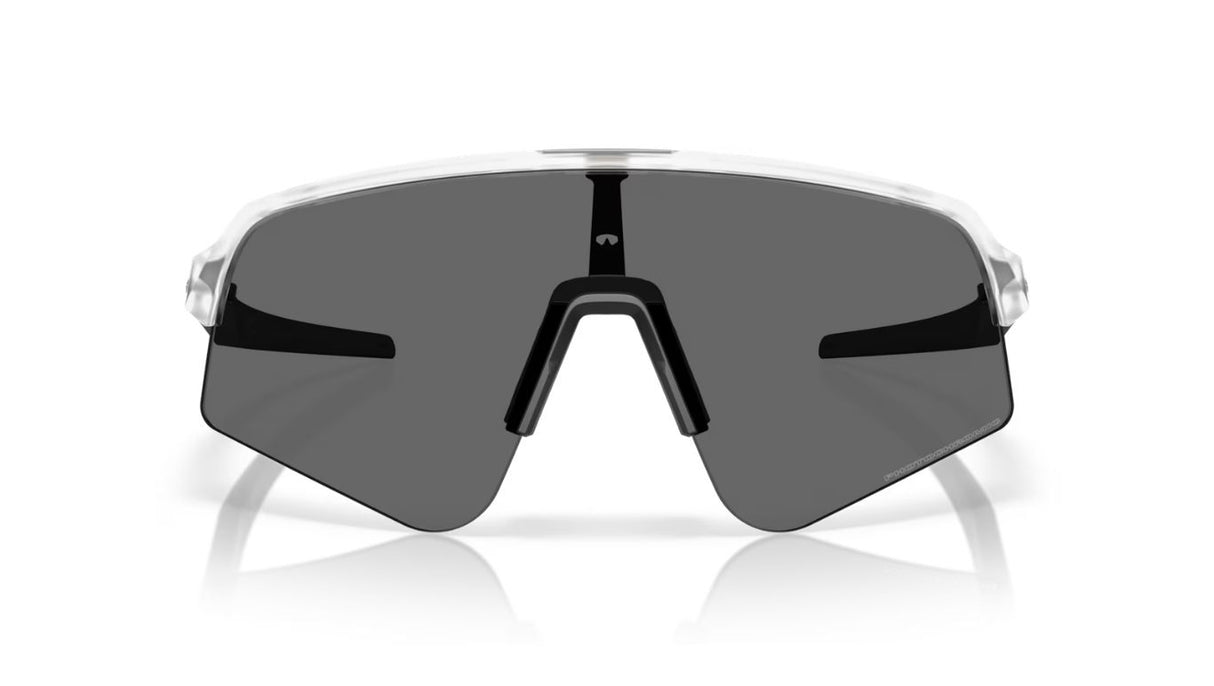 Oakley-sutro-lite-sweep-matte-clear-clear-to-black-photochromic-05